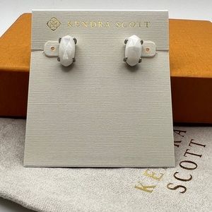 Kendra Scott Betty Silver Stud Earrings In Ivory Pearl